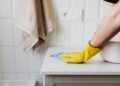 Adeus mofo no banheiro: solução caseira em 2026 acabará com problema